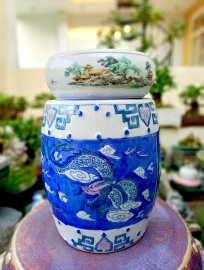 Ngắm bức tranh trên chậu thôi cũng đẹp
