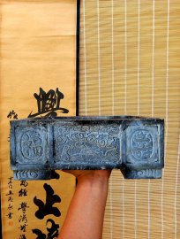 Chậu đá thì nhiều...