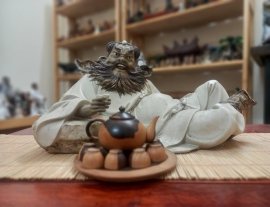 Cụ Chung Quỳ thẩm trà