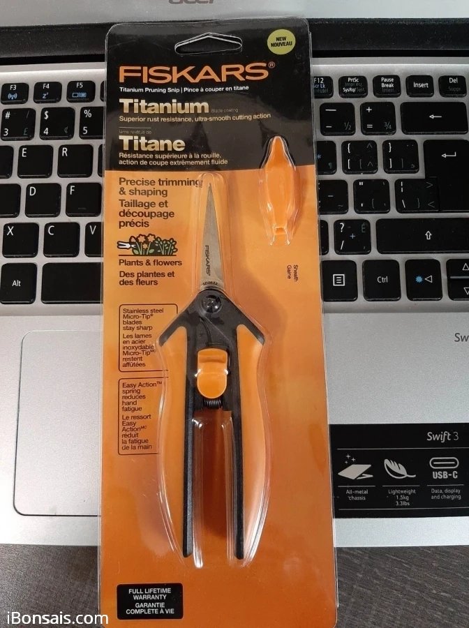 Đấu giá kéo tỉa dăm Fiskars của Mỹ, lưỡi mạ Titan màu vàng