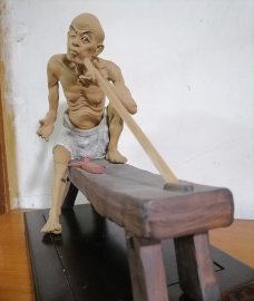 Cụ ốm trơ xương nhưng được cái kỹ nét thần thái