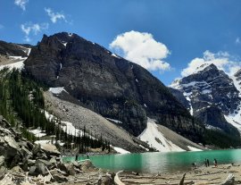 Hồ Moraine, công viên quốc gia Banff, Canada tháng 6 năm 2021