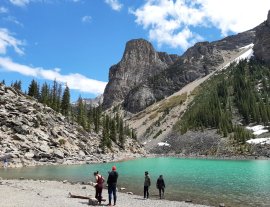 Hồ Moraine, công viên quốc gia Banff, Canada tháng 6 năm 2021