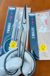 Kéo tỉa dăm Kozo Kosino, thép trắng chống ghỉ, sắc bén bền bỉ.
