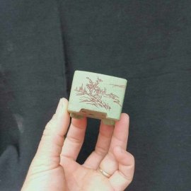 Chậu vuông điêu khắc thủ công; size rất nhỏ V043