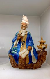 Trời trở lạnh. Chùm khăn đầu chút cho cụ ấm