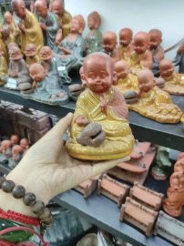 Tượng chú tiểu &amp; phật ký cây.